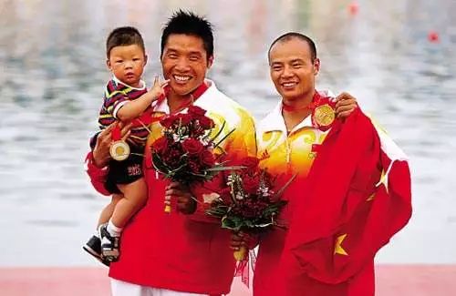 游泳冠军世界是哪个国家_游泳比赛世界冠军_第一世界游泳冠军是谁