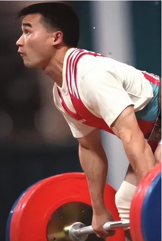 举重冠军石智勇属什么生肖_男子举重石智勇是否获得冠军_举重冠军石智勇的故事