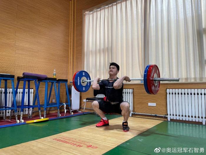 举重冠军石智勇属什么生肖_举重石智勇比赛视频完整版_男子举重石智勇是否获得冠军