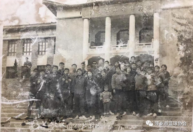 人物篮球运动历史背景_篮球运动的历史人物_篮球时代人物