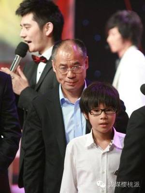 举重队总教练张国政_中国举重冠军张国政_举重冠军张国政代言